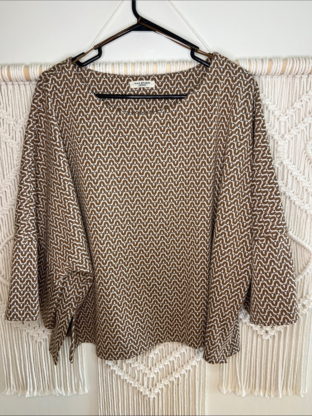 Max Studio Brown & White Geometric Knit Blouse